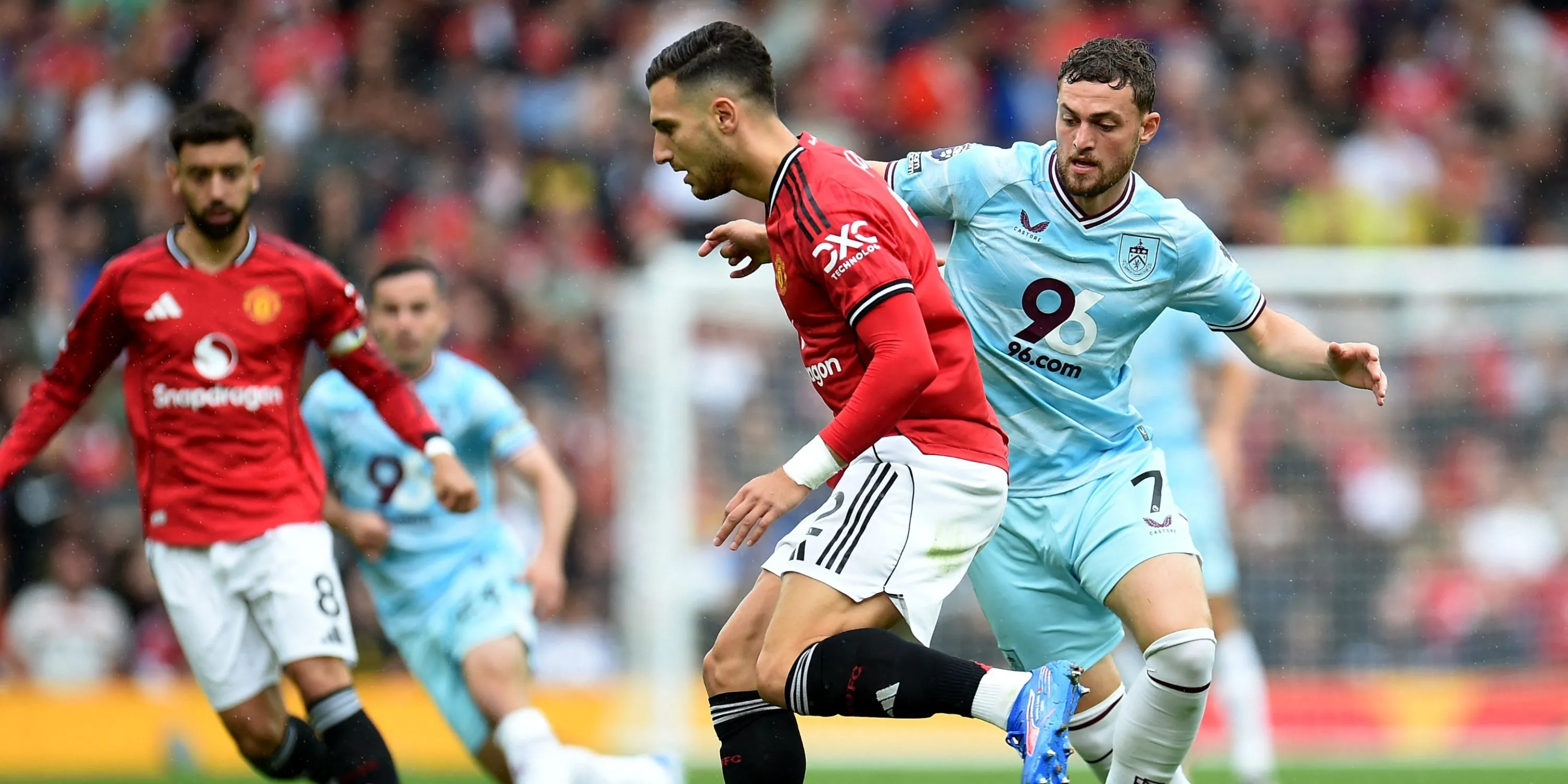 Dalot trong trang phục Manchester United mùa giải hiện tại