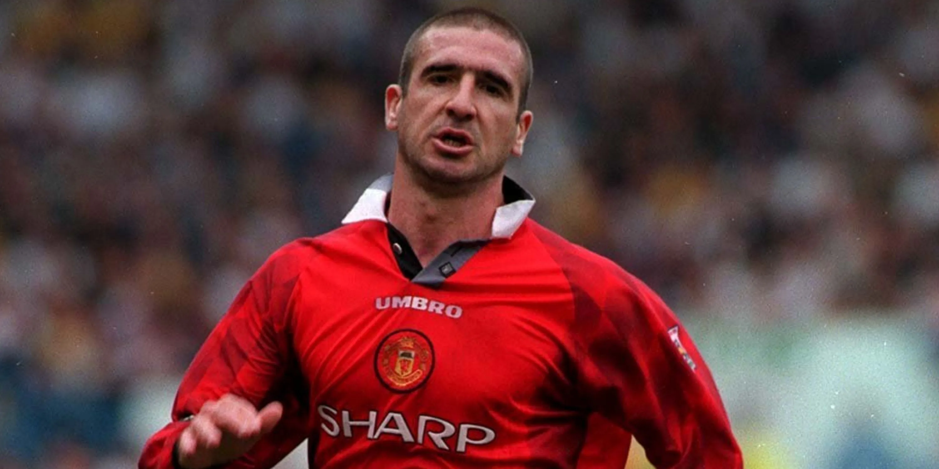 Eric Cantona năm 1996 với Manchester United, người anh hùng của những năm 1990
