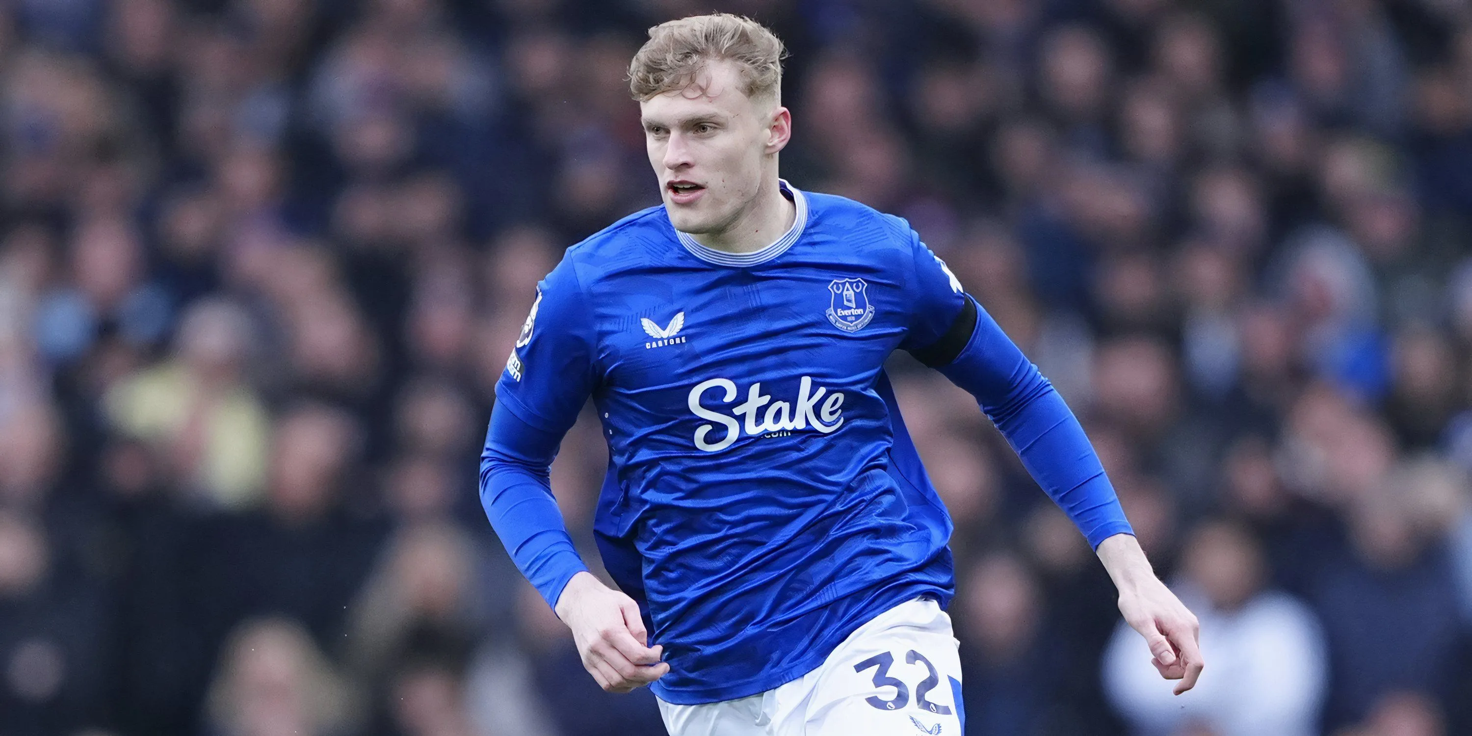 Hậu vệ Jarrad Branthwaite của Everton trong trận đấu