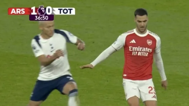 Mikel Merino – 7.6 điểm. Merino hỗ trợ tấn công hiệu quả, đặc biệt với pha kiến tạo cho bàn thắng đầu tiên. Giữ vai trò gắn kết giữa các tuyến.