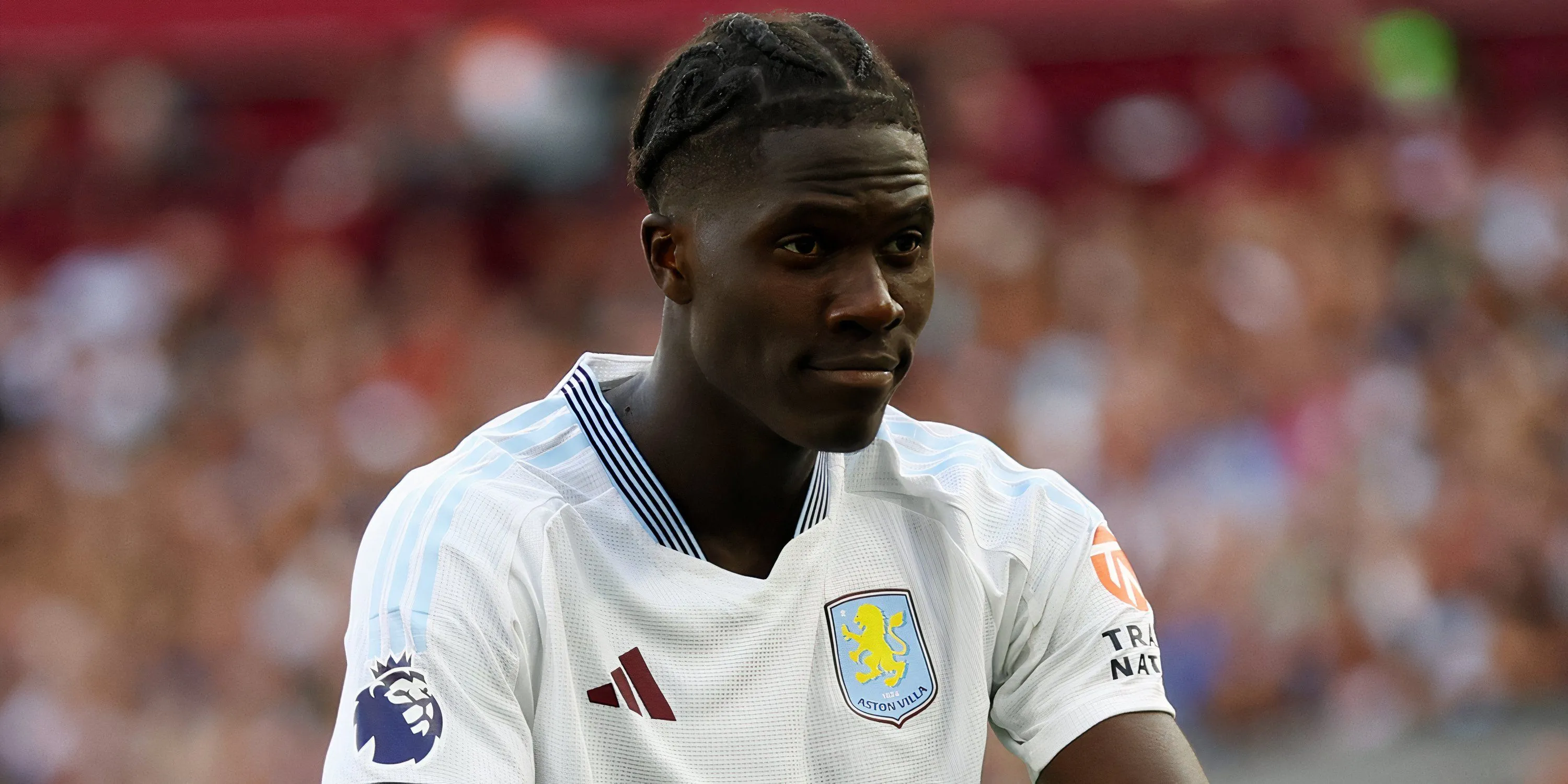 Tiền vệ Amadou Onana của Aston Villa ăn mừng bàn thắng