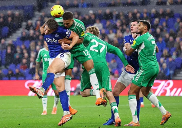 Thiaw ăn mừng bàn thắng quan trọng trong trận gặp Everton tại Ngoại hạng Anh